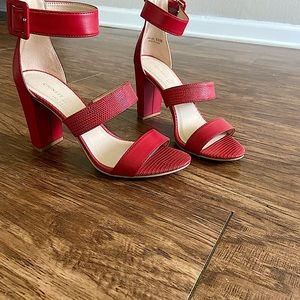 Chinese Laundry open toe 3- Strap heel